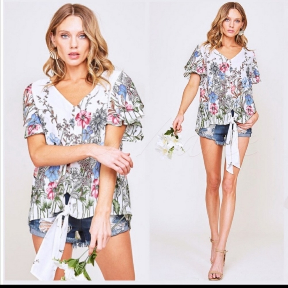 Beautiful Floral Top w/Front Tie & Flutter Sleeves